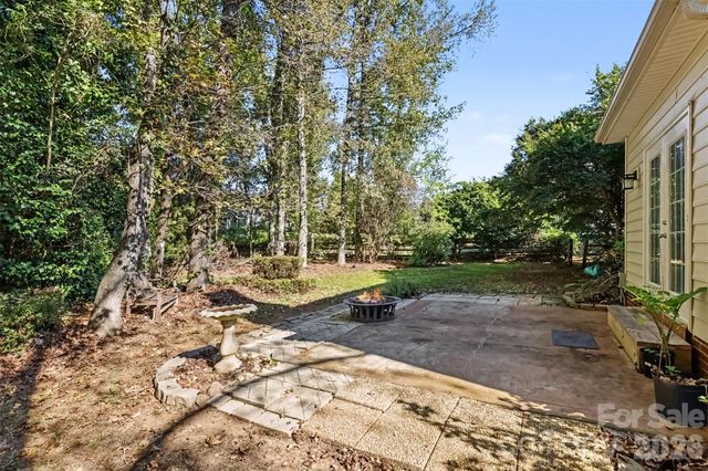 9423 Willow Tree Lane, Charlotte, NC 28277