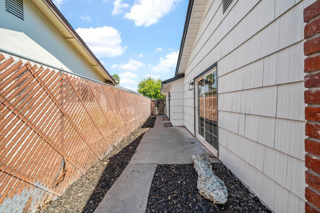 5913 Brett Dr, Sacramento, CA 95842