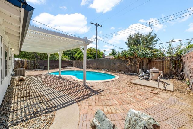 5913 Brett Dr, Sacramento, CA 95842