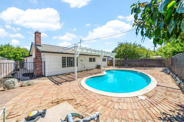 5913 Brett Dr, Sacramento, CA 95842