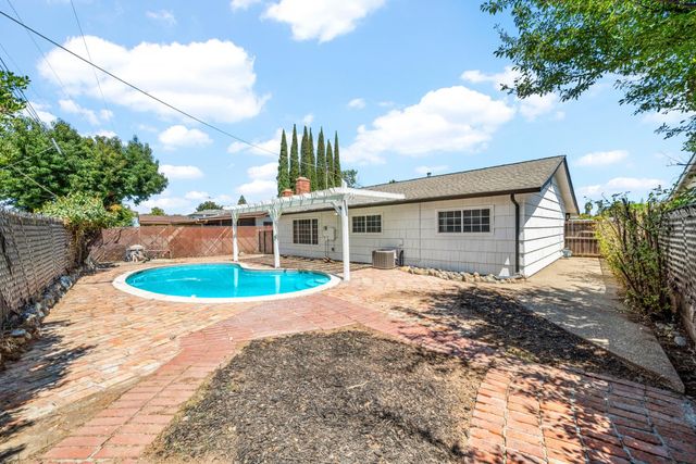 5913 Brett Dr, Sacramento, CA 95842