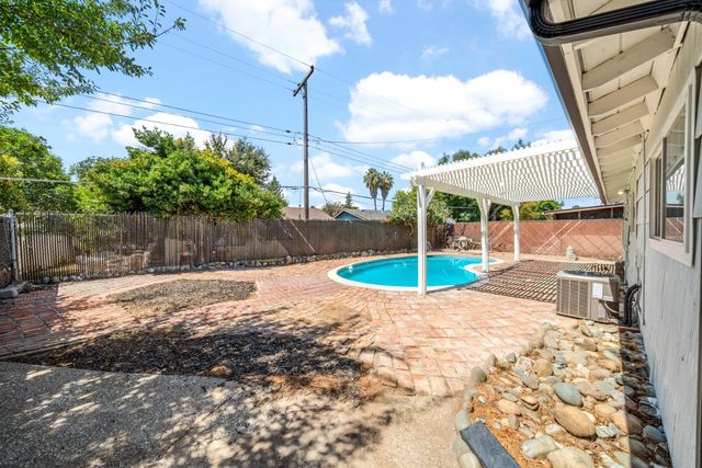 5913 Brett Dr, Sacramento, CA 95842