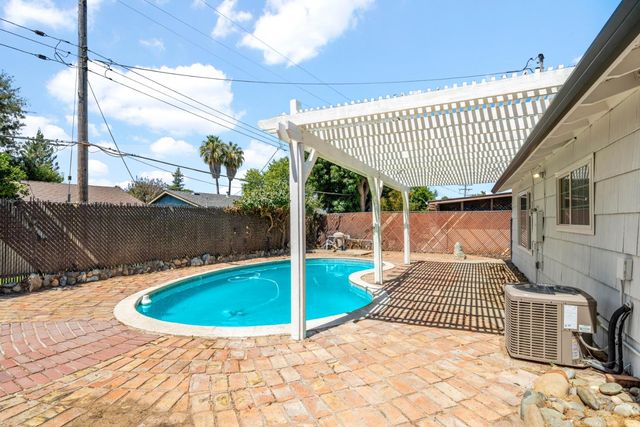 5913 Brett Dr, Sacramento, CA 95842