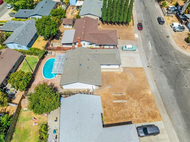 5913 Brett Dr, Sacramento, CA 95842