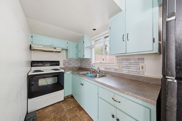 1377 Willis Street, Redding, CA 96001