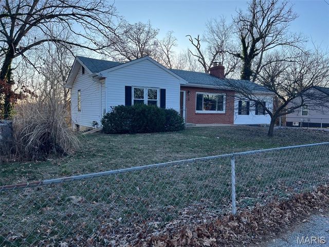 907 Oak Drive, Fenton, MO 63026