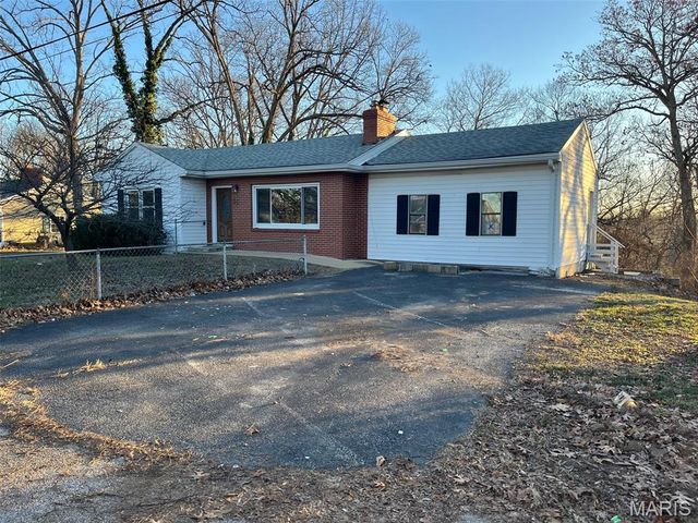 907 Oak Drive, Fenton, MO 63026