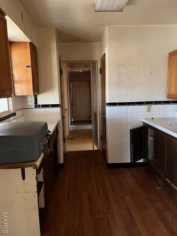 907 Oak Drive, Fenton, MO 63026