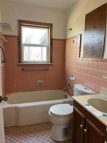 907 Oak Drive, Fenton, MO 63026