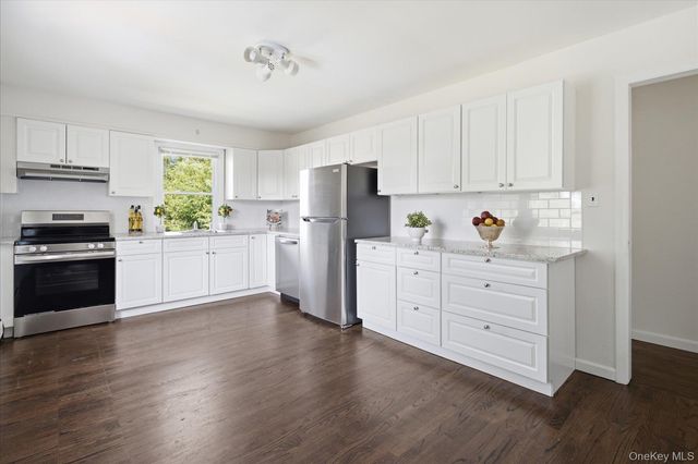 7 Kelly Street, Glen Cove, NY 11542