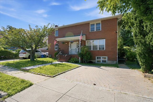 7 Kelly Street, Glen Cove, NY 11542