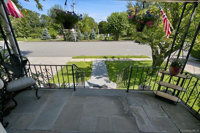 7 Kelly Street, Glen Cove, NY 11542