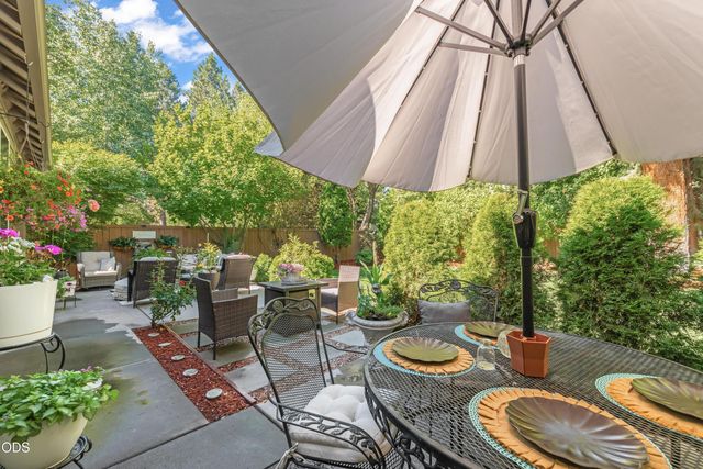 61131 Lodgepole Drive, Bend, OR 97702