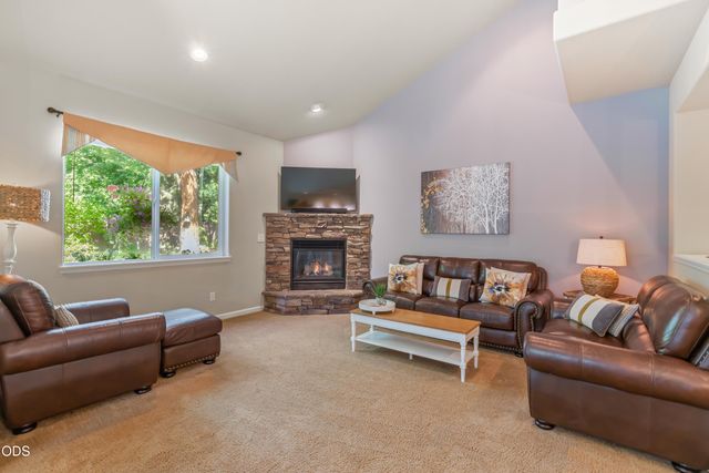 61131 Lodgepole Drive, Bend, OR 97702