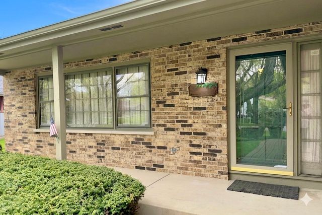 1131 Laureli Circle, Naperville, IL 60540