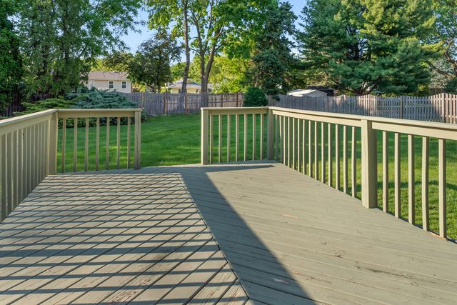 1131 Laureli Circle, Naperville, IL 60540