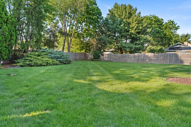 1131 Laureli Circle, Naperville, IL 60540