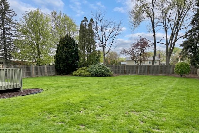 1131 Laureli Circle, Naperville, IL 60540