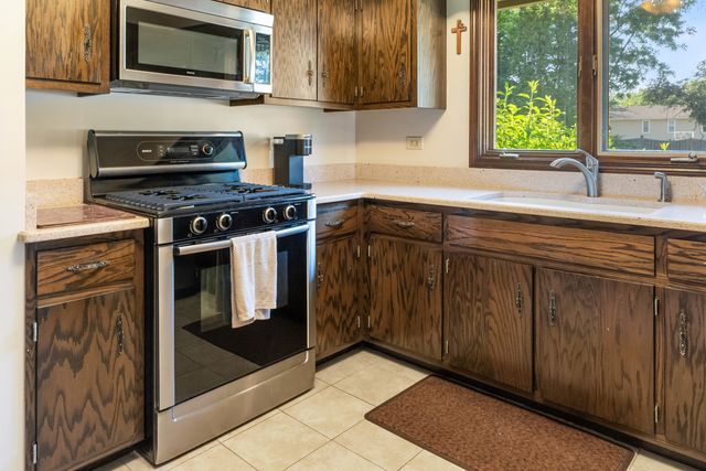1131 Laureli Circle, Naperville, IL 60540