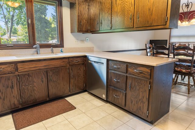 1131 Laureli Circle, Naperville, IL 60540