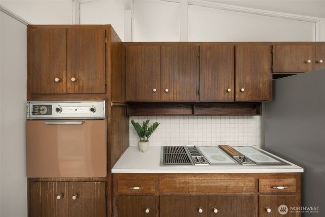 4360 Somerset Boulevard SE, Bellevue, WA 98006