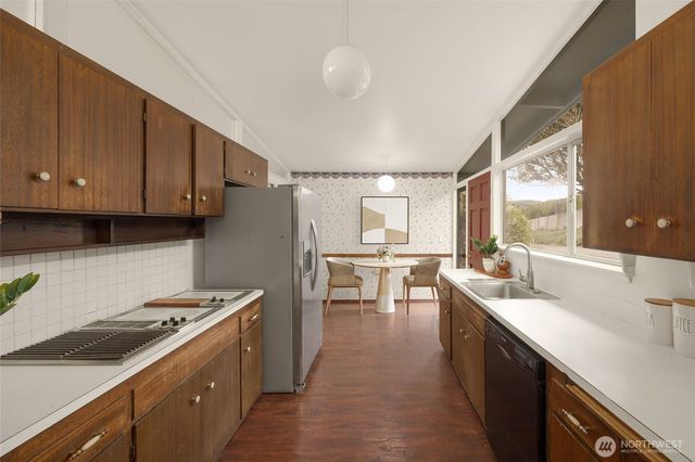 4360 Somerset Boulevard SE, Bellevue, WA 98006