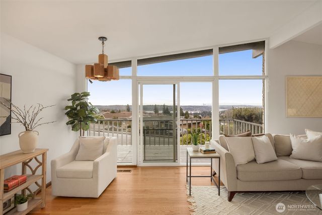 4360 Somerset Boulevard SE, Bellevue, WA 98006