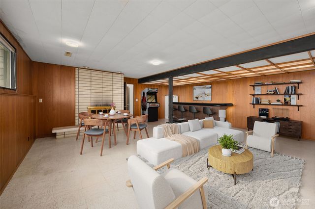 4360 Somerset Boulevard SE, Bellevue, WA 98006