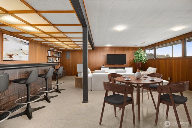 4360 Somerset Boulevard SE, Bellevue, WA 98006