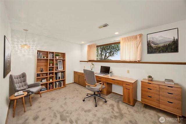 4360 Somerset Boulevard SE, Bellevue, WA 98006