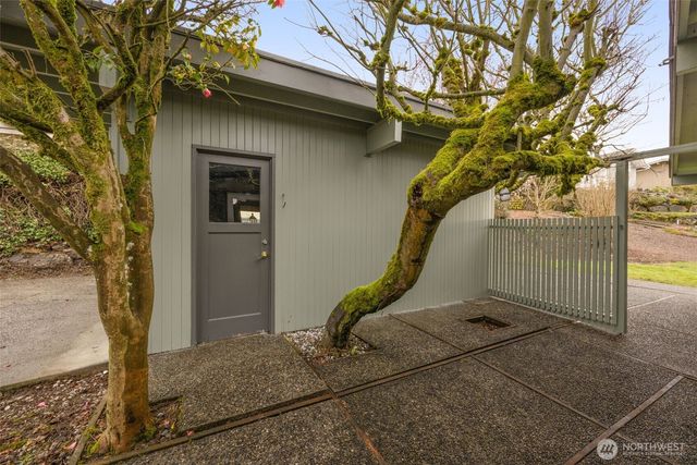 4360 Somerset Boulevard SE, Bellevue, WA 98006