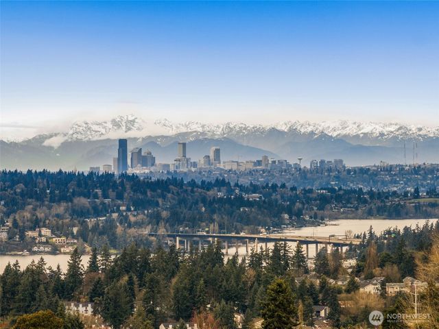 4360 Somerset Boulevard SE, Bellevue, WA 98006