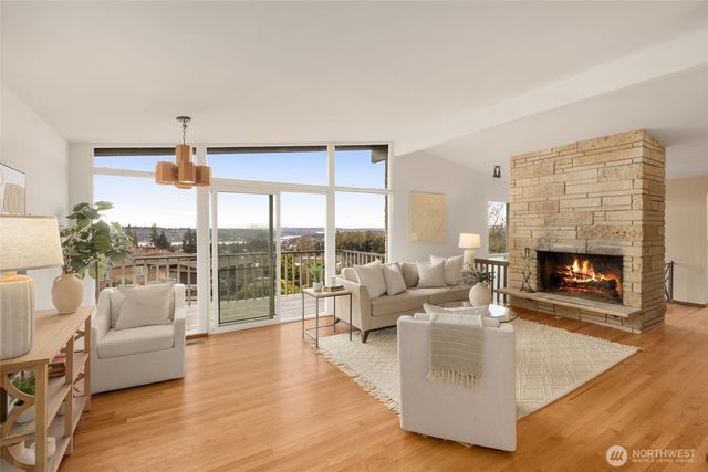 4360 Somerset Boulevard SE, Bellevue, WA 98006