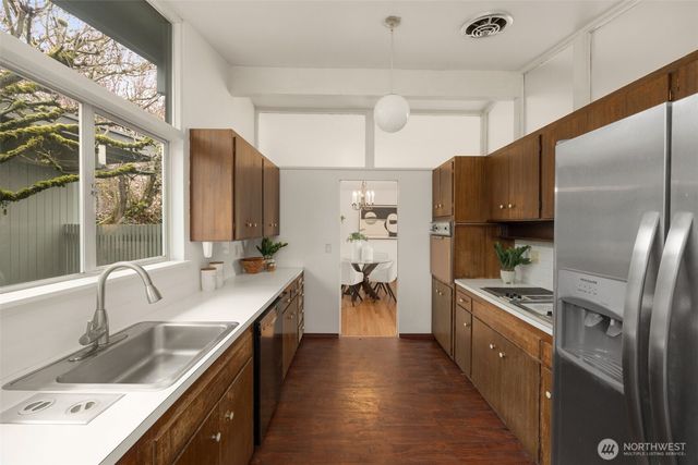 4360 Somerset Boulevard SE, Bellevue, WA 98006