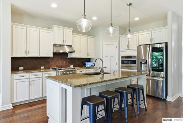 1006 S 197th Circle, Elkhorn, NE 68022
