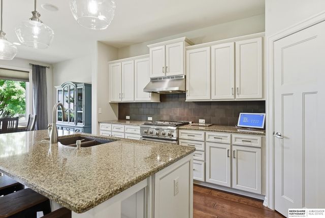 1006 S 197th Circle, Elkhorn, NE 68022