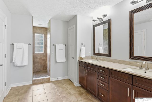 1006 S 197th Circle, Elkhorn, NE 68022