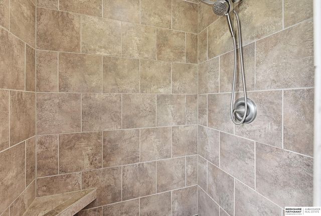 1006 S 197th Circle, Elkhorn, NE 68022