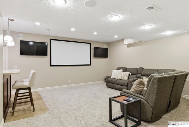 1006 S 197th Circle, Elkhorn, NE 68022