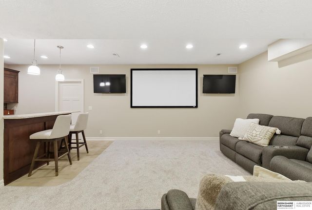 1006 S 197th Circle, Elkhorn, NE 68022