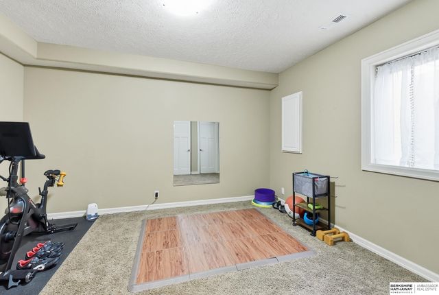1006 S 197th Circle, Elkhorn, NE 68022