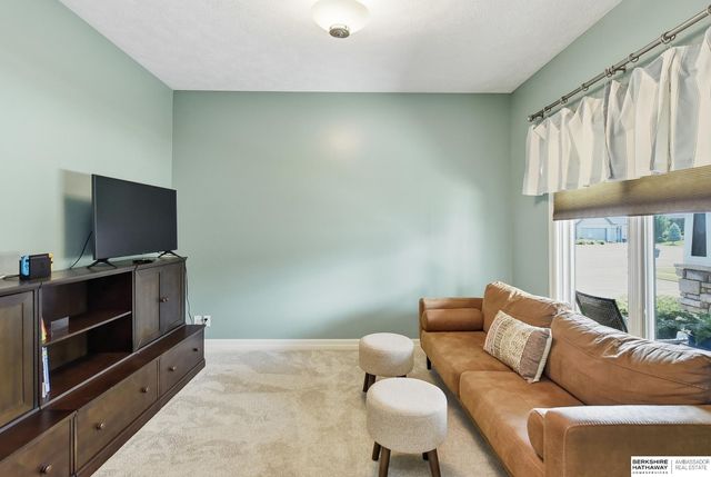 1006 S 197th Circle, Elkhorn, NE 68022