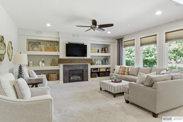 1006 S 197th Circle, Elkhorn, NE 68022