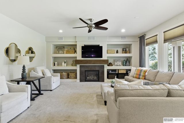 1006 S 197th Circle, Elkhorn, NE 68022