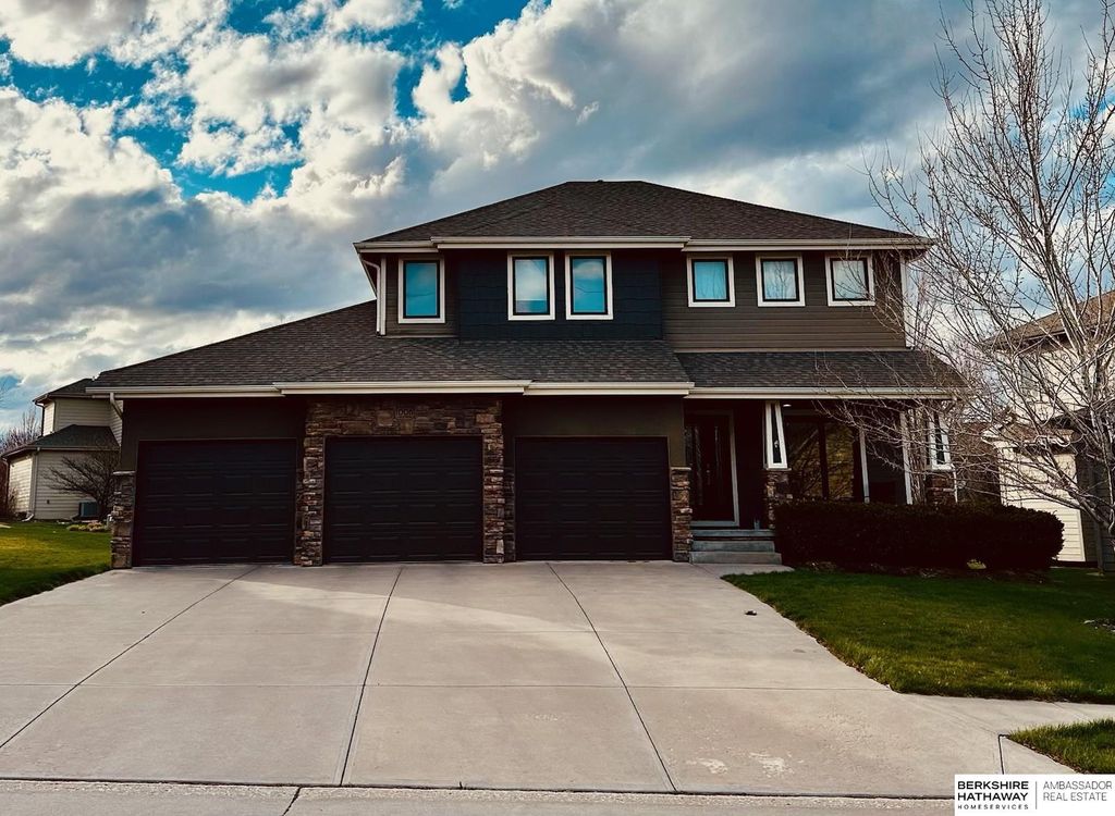 1006 S 197th Circle, Elkhorn, NE 68022