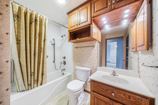 1313 WITTMANN PARK LANE, Menasha, WI 54952