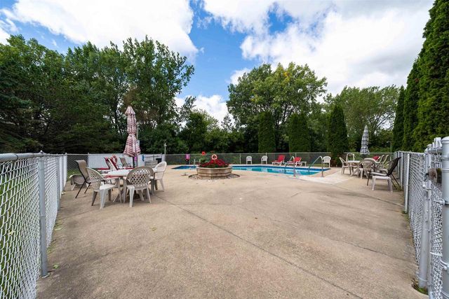 1313 WITTMANN PARK LANE, Menasha, WI 54952