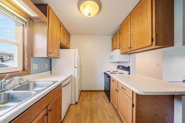 1313 WITTMANN PARK LANE, Menasha, WI 54952