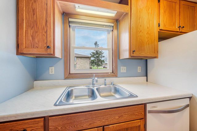 1313 WITTMANN PARK LANE, Menasha, WI 54952