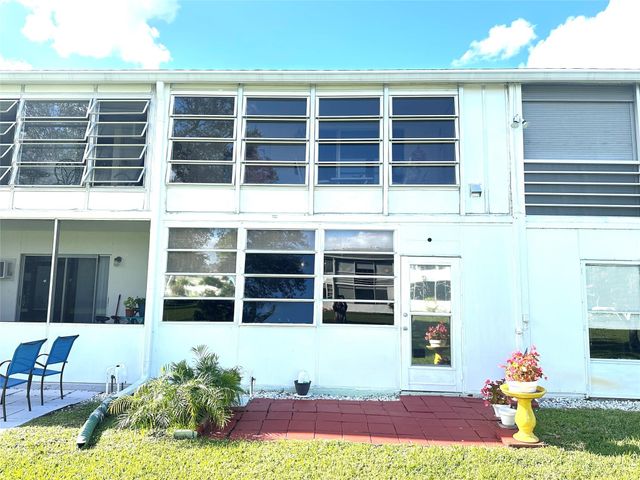 131 Oakridge J 131, Deerfield Beach, FL 33442
